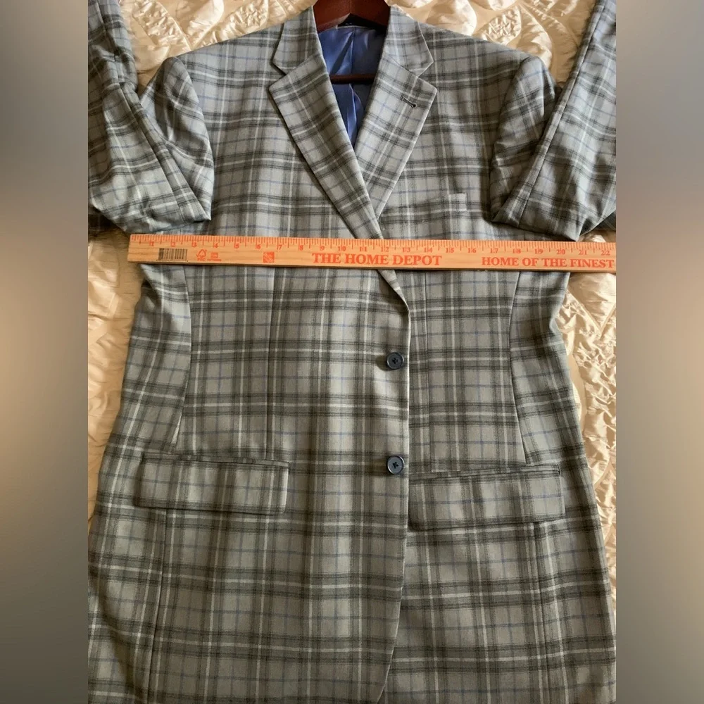 Turnbury‎ Plaid Gray Sport Coat with Classic Design